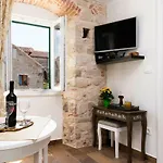 Apartment In Diocletian Palace Split