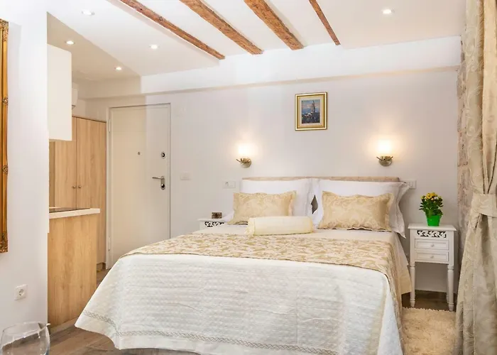 In Diocletian Palace ספליט