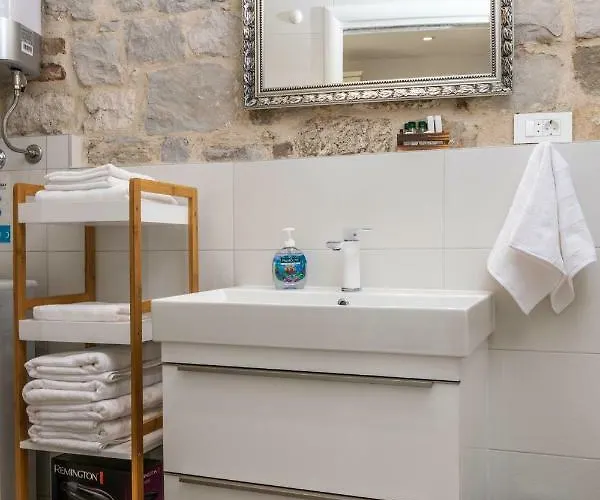 In Diocletian Palace * ספליט