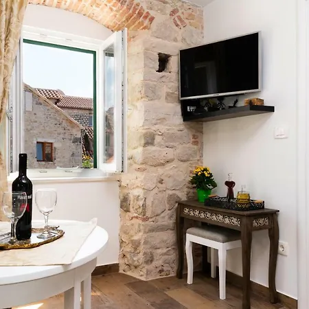Apartment In Diocletian Palace Split