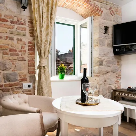 Apartment In Diocletian Palace Split
