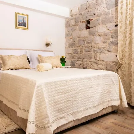 Apartment In Diocletian Palace
