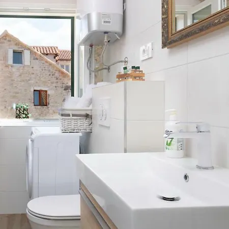 Apartment In Diocletian Palace
