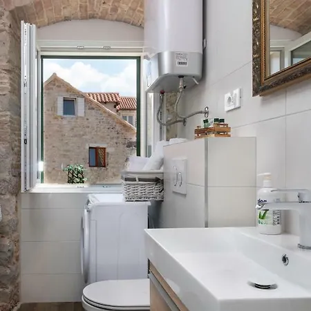 Apartment In Diocletian Palace