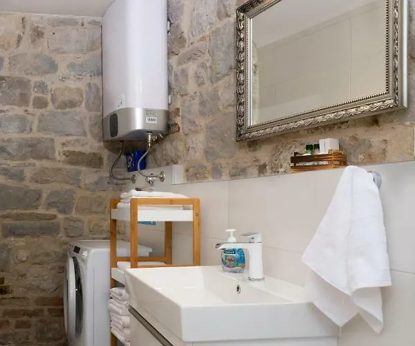 In Diocletian Palace Daire Split